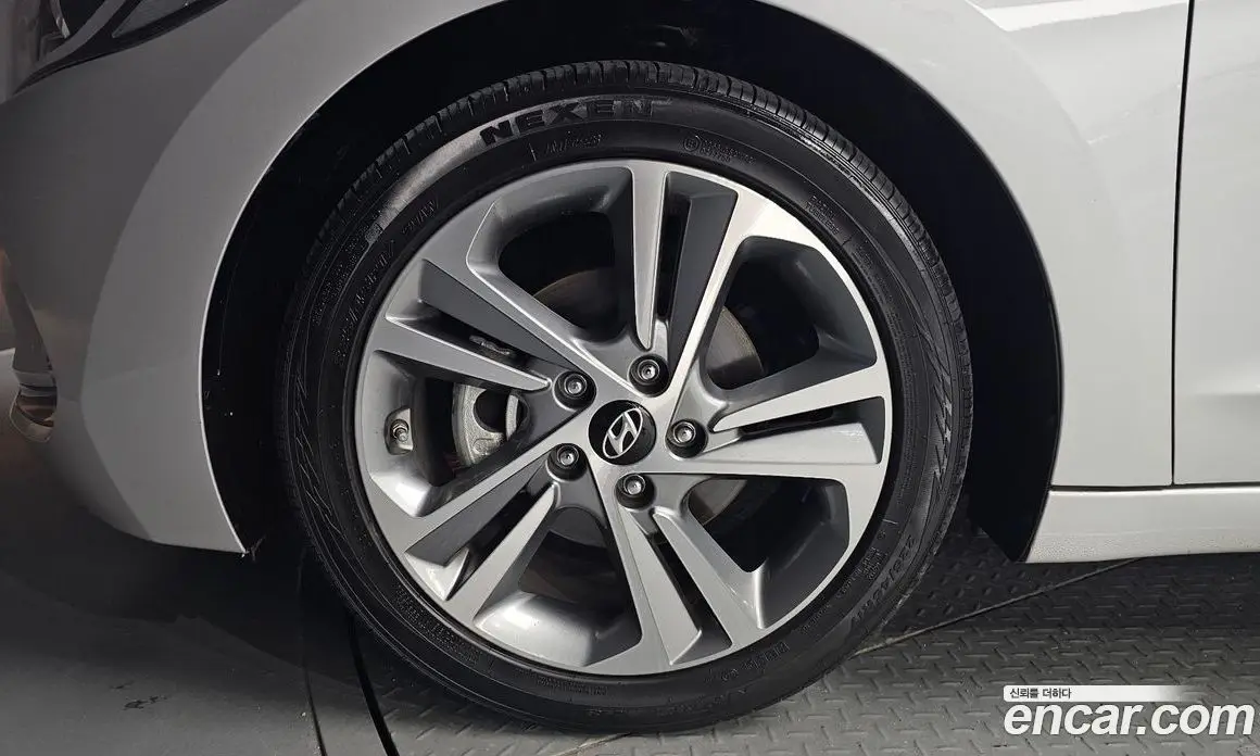 Hyundai Avante 2018 1.6 автомат (гидро), фото 4