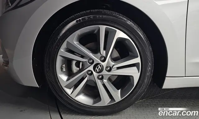 Hyundai Avante 2018 1.6 автомат (гидро), миниатюра 4