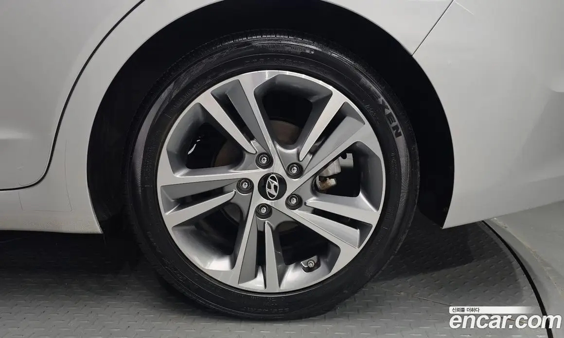 Hyundai Avante 2018 1.6 автомат (гидро), фото 6