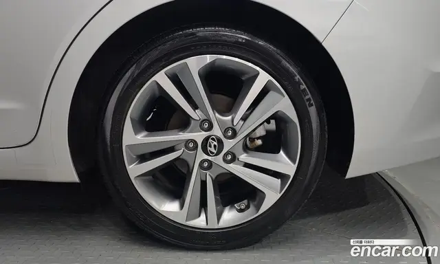 Hyundai Avante 2018 1.6 автомат (гидро), миниатюра 6