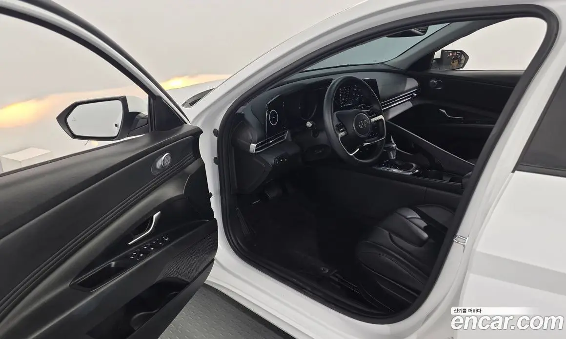 Hyundai Avante 2021 1.6 автомат (гидро), фото 13