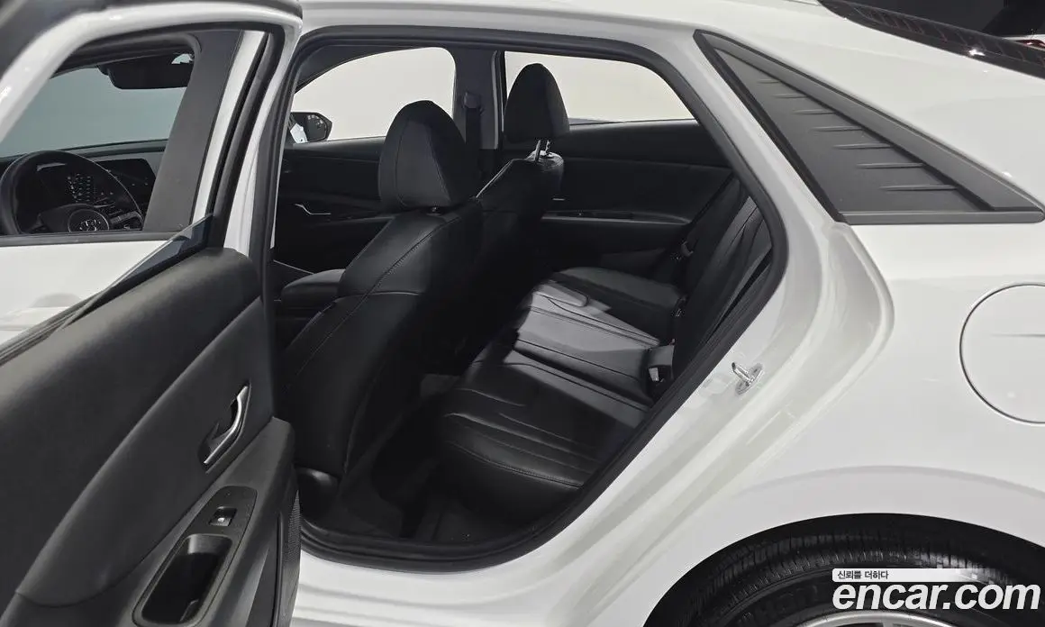 Hyundai Avante 2021 1.6 автомат (гидро), фото 17