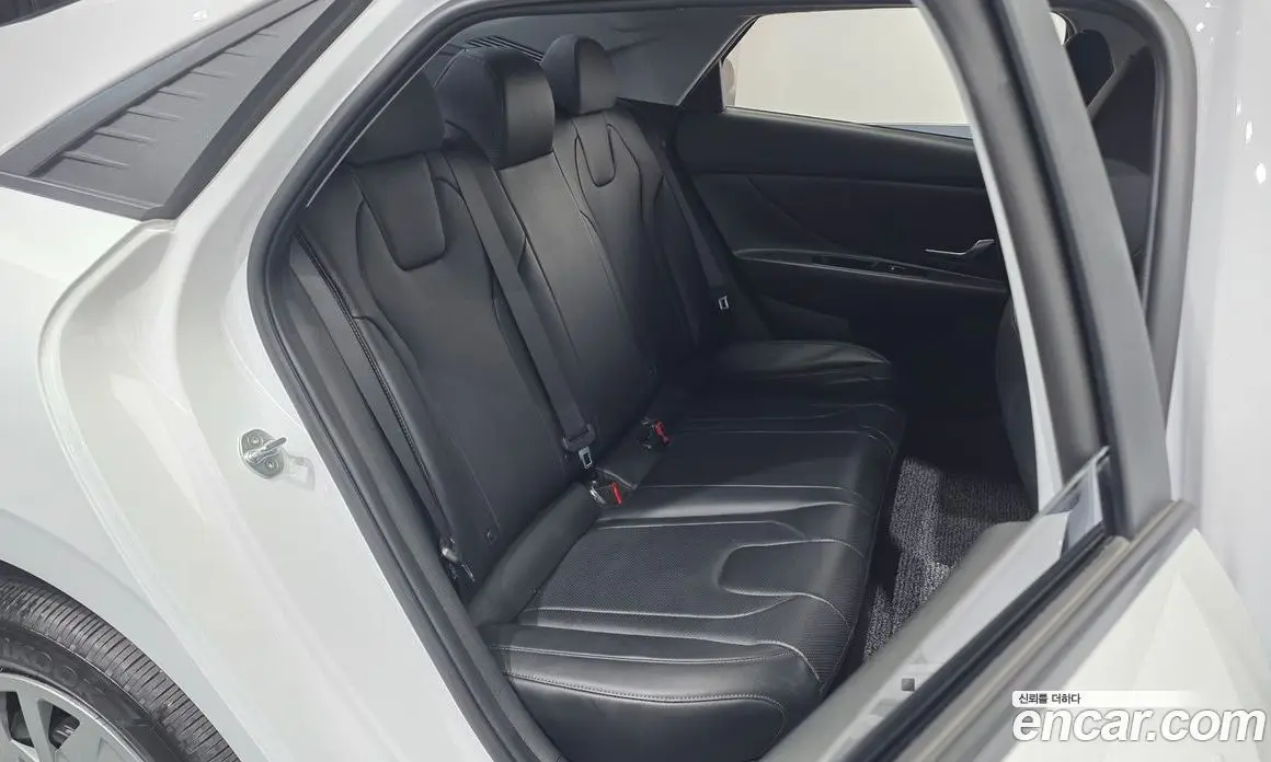 Hyundai Avante 2021 1.6 автомат (гидро), фото 18