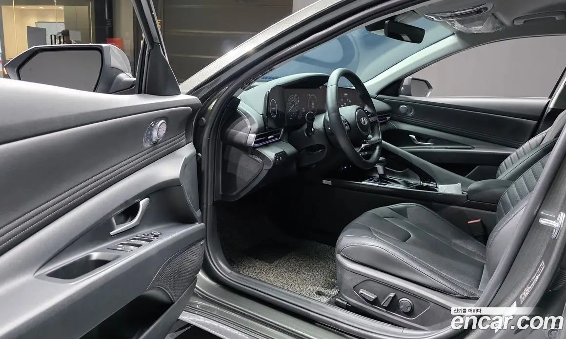 Hyundai Avante 2023 1.6 автомат (гидро), фото 13