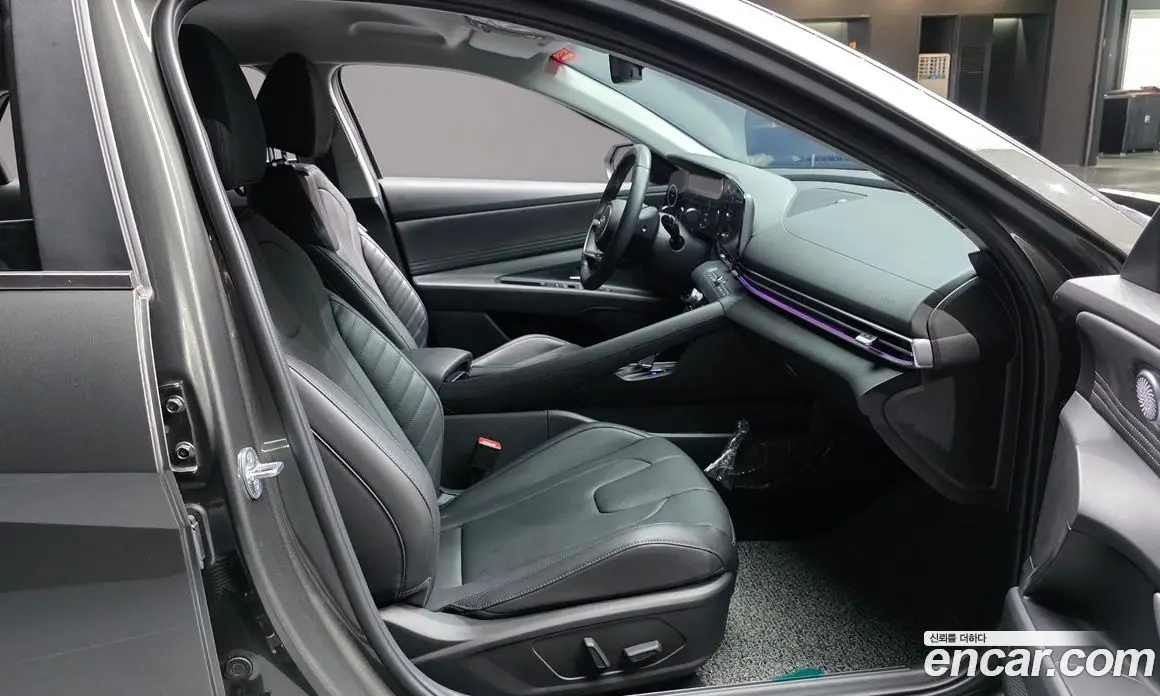 Hyundai Avante 2023 1.6 автомат (гидро), фото 16