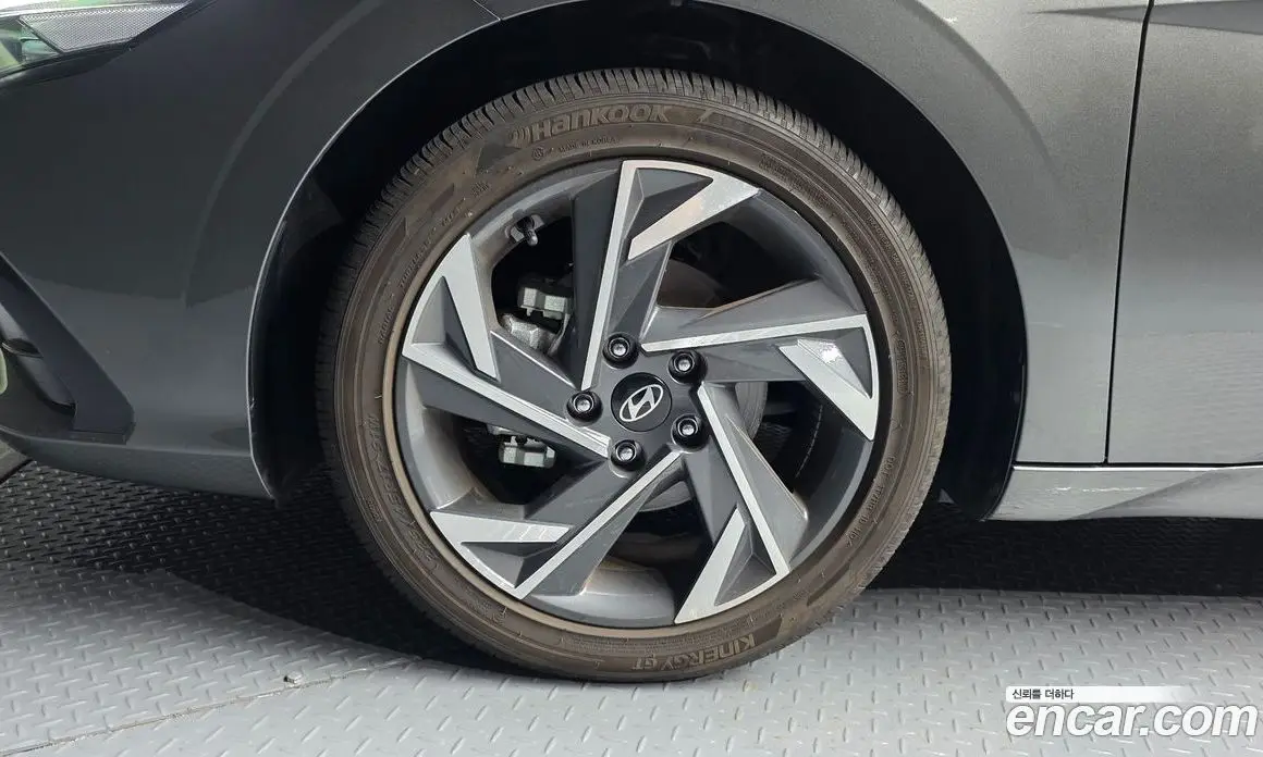 Hyundai Avante 2023 1.6 автомат (гидро), фото 5