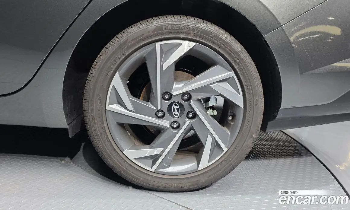 Hyundai Avante 2023 1.6 автомат (гидро), фото 7