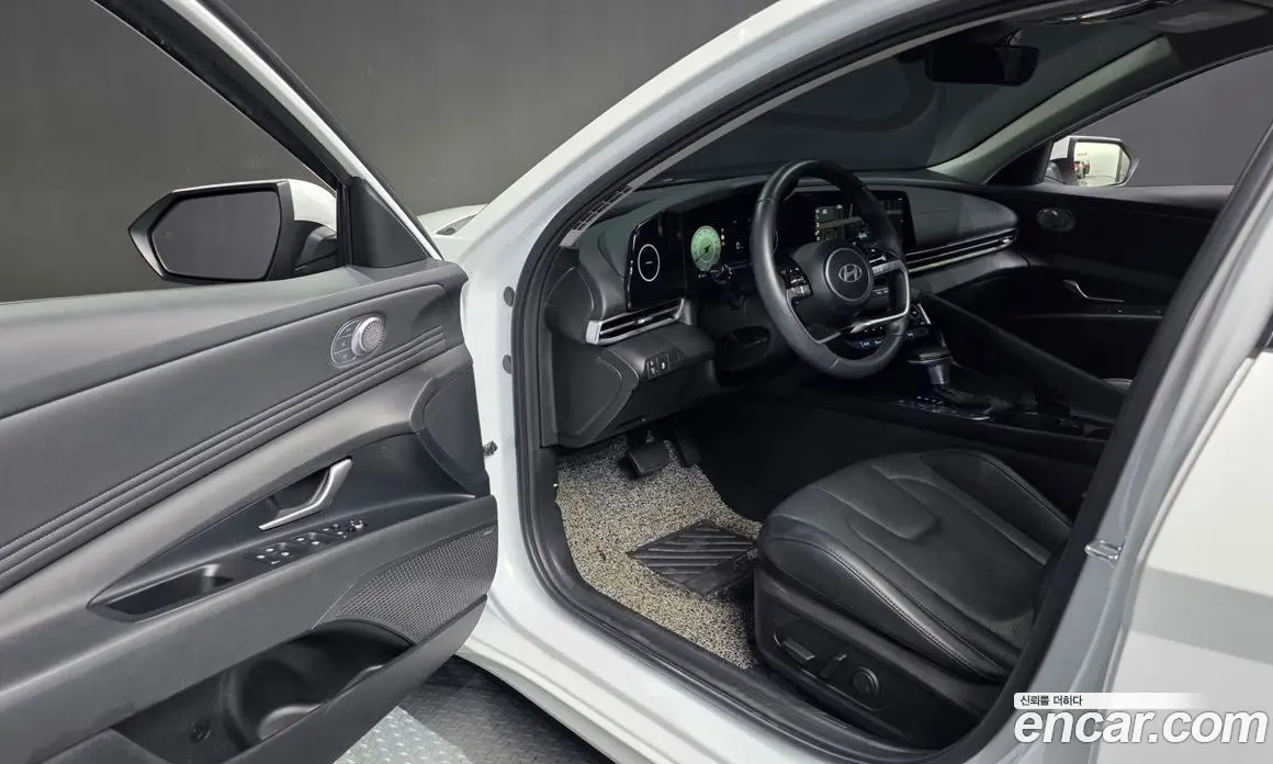 Hyundai Avante 2023 1.6 автомат (гидро), фото 13