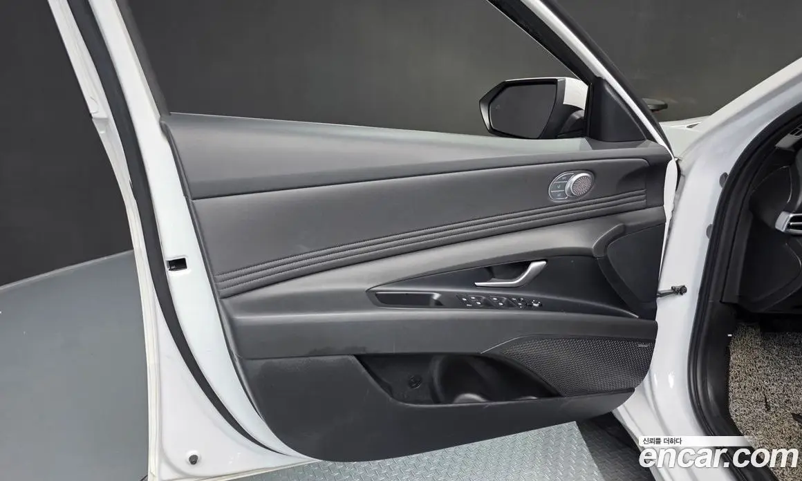 Hyundai Avante 2023 1.6 автомат (гидро), фото 14