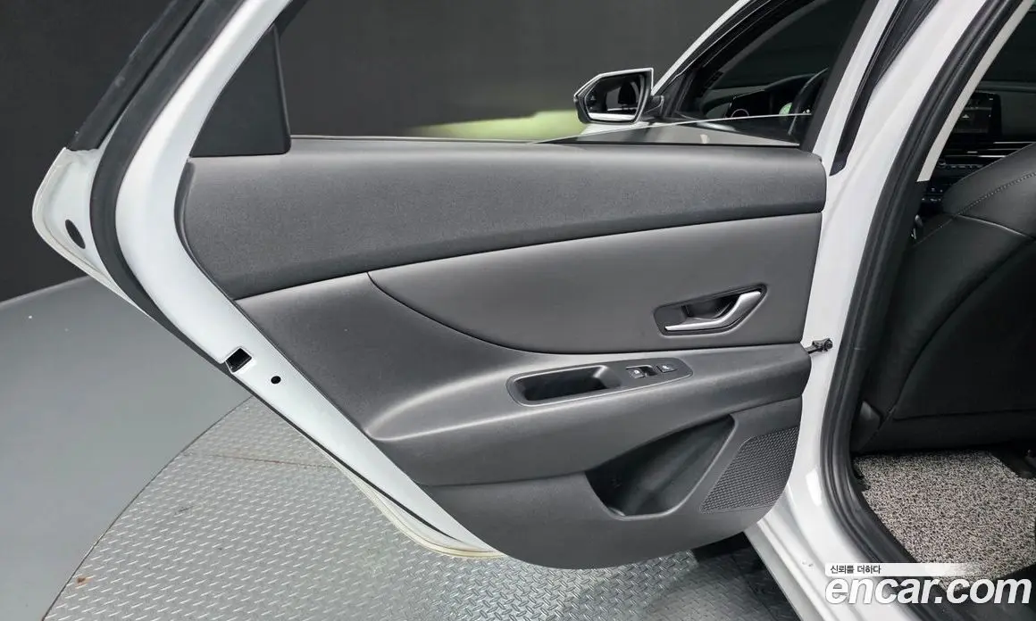 Hyundai Avante 2023 1.6 автомат (гидро), фото 15