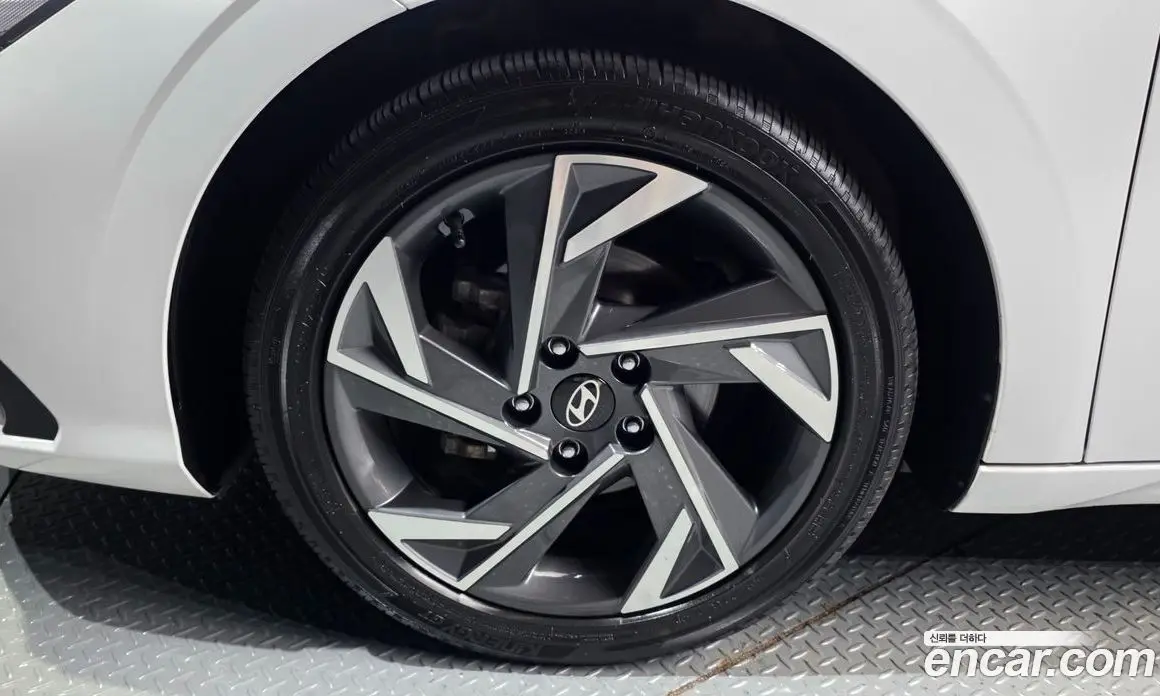 Hyundai Avante 2023 1.6 автомат (гидро), фото 5