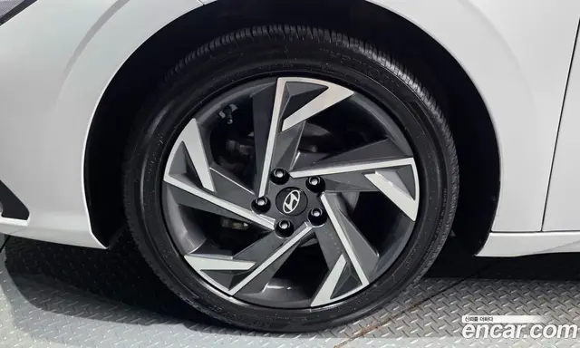 Hyundai Avante 2023 1.6 автомат (гидро), миниатюра 5