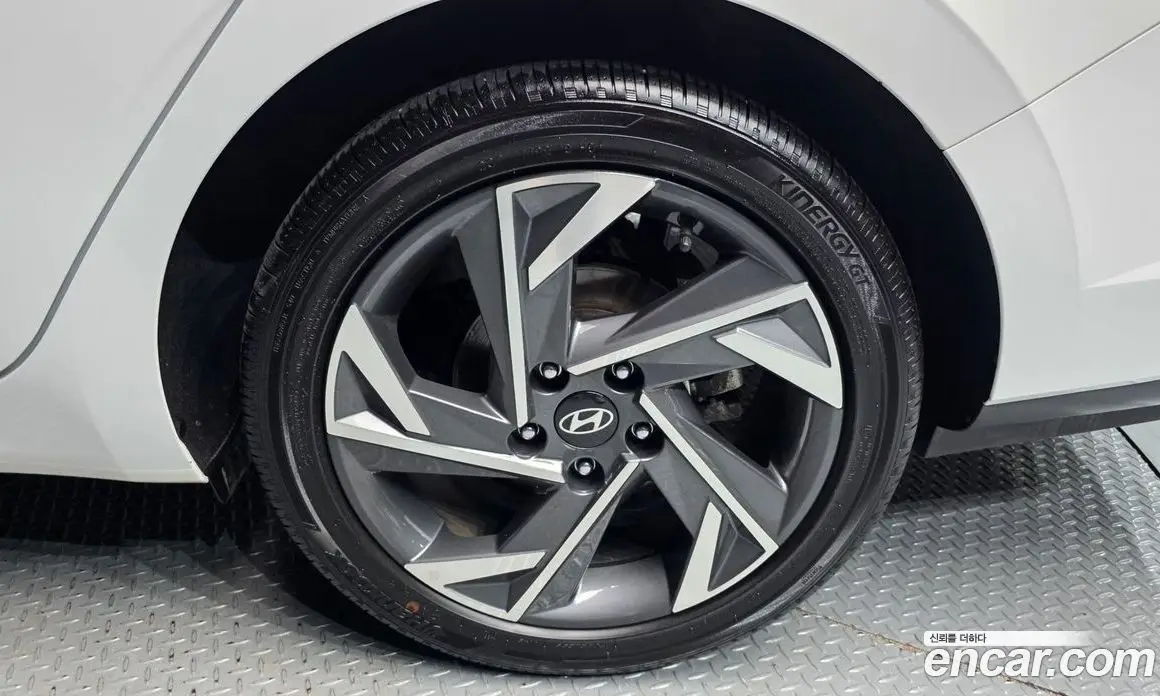 Hyundai Avante 2023 1.6 автомат (гидро), фото 7