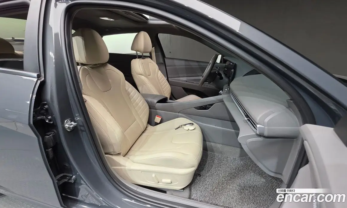 Hyundai Avante 2023 1.6 автомат (гидро), фото 17