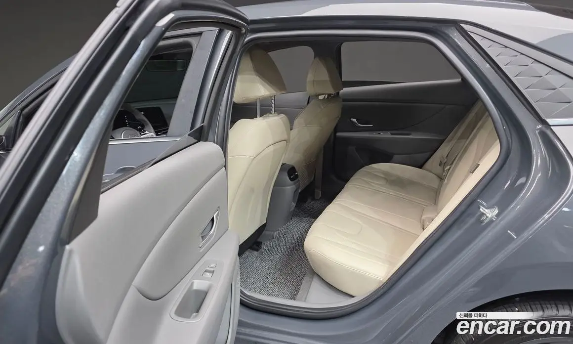 Hyundai Avante 2023 1.6 автомат (гидро), фото 18