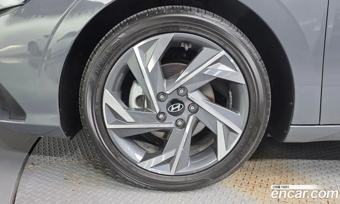 Hyundai Avante 2023 1.6 автомат (гидро), фото 5