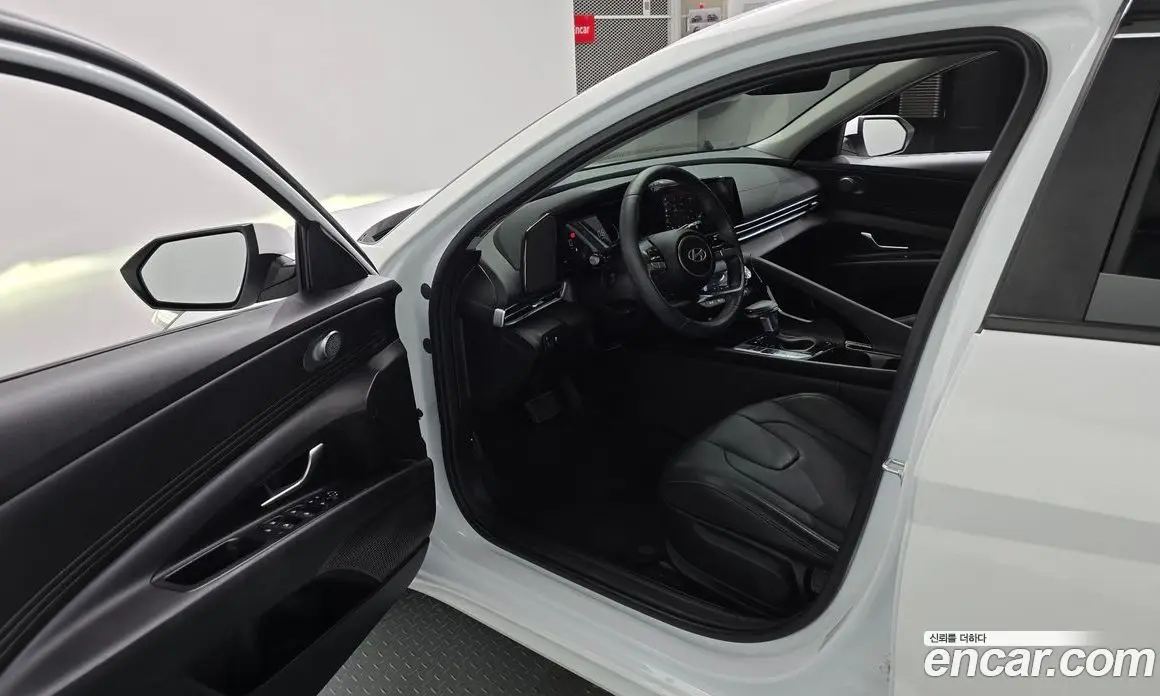 Hyundai Avante 2024 1.6 автомат (гидро), фото 13