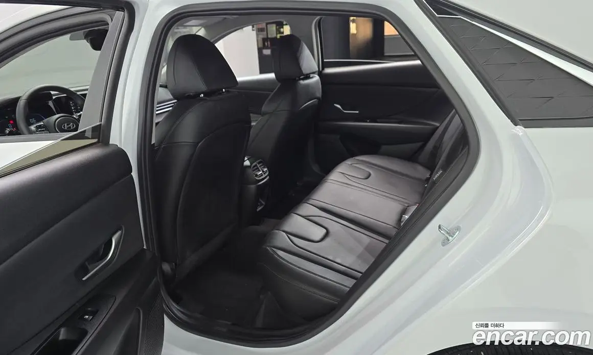 Hyundai Avante 2024 1.6 автомат (гидро), фото 16