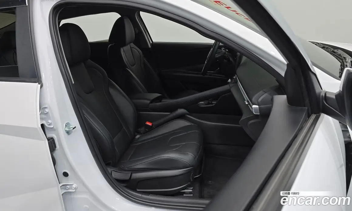 Hyundai Avante 2024 1.6 автомат (гидро), фото 17