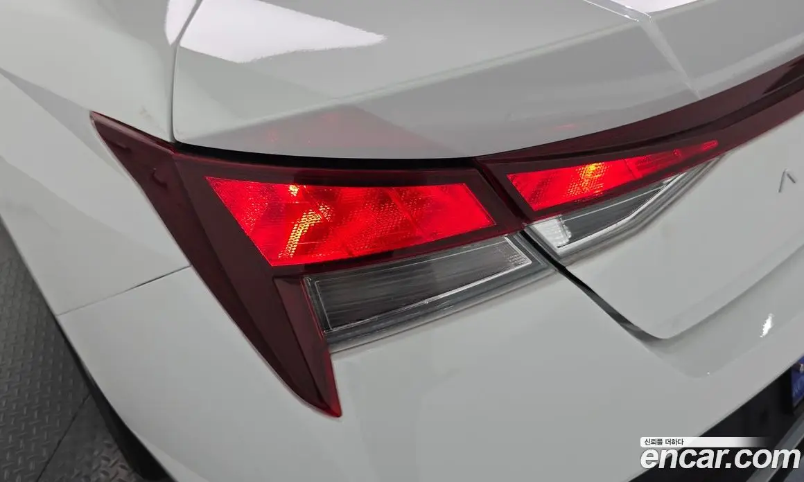 Hyundai Avante 2024 1.6 автомат (гидро), фото 9