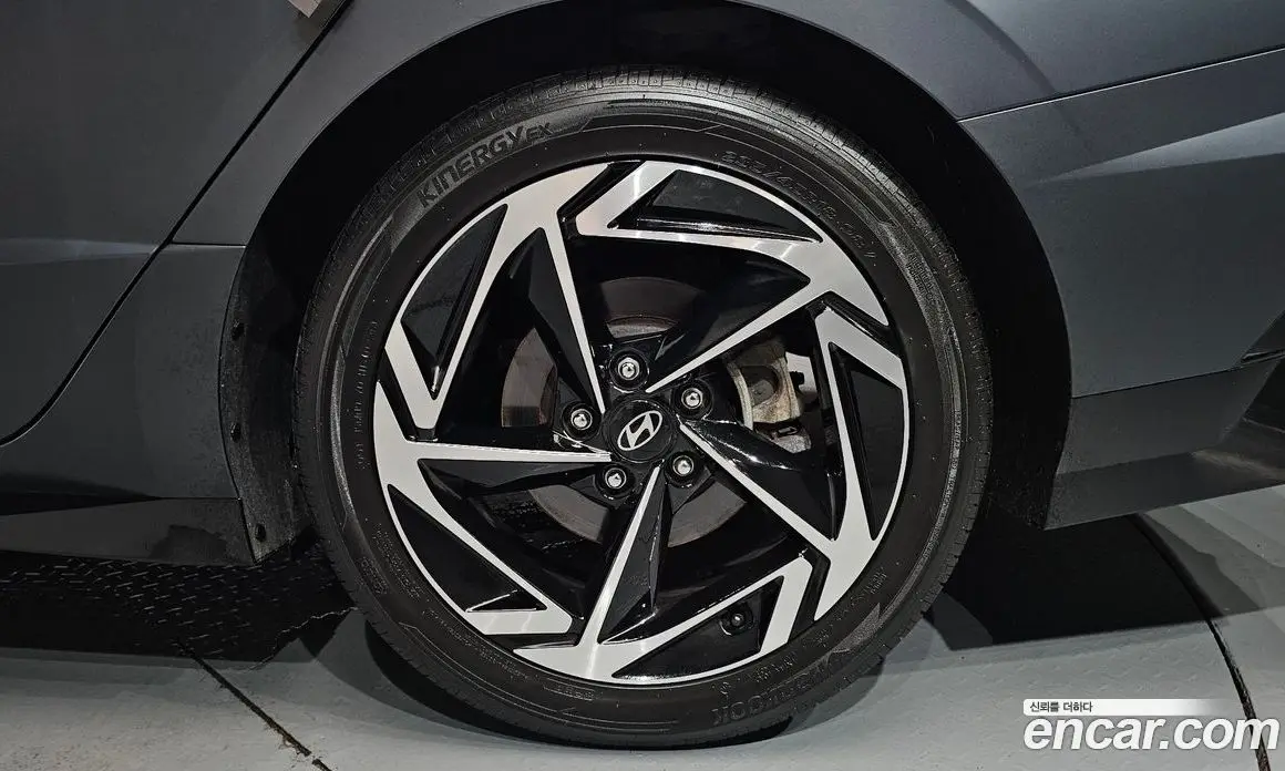Hyundai Sonata 2023 1.6 автомат (гидро), фото 6