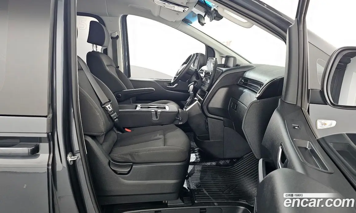 Hyundai Staria 2022 2.2 автомат (гидро), фото 16