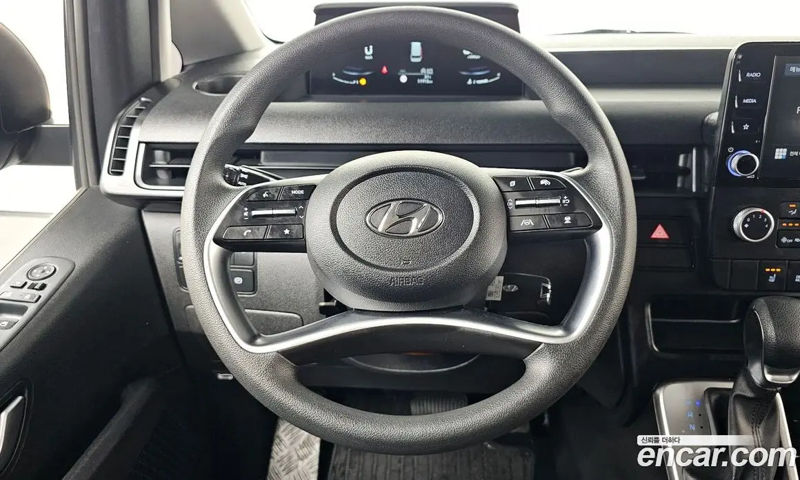 Hyundai Staria 2022 2.2 автомат (гидро), фото 18
