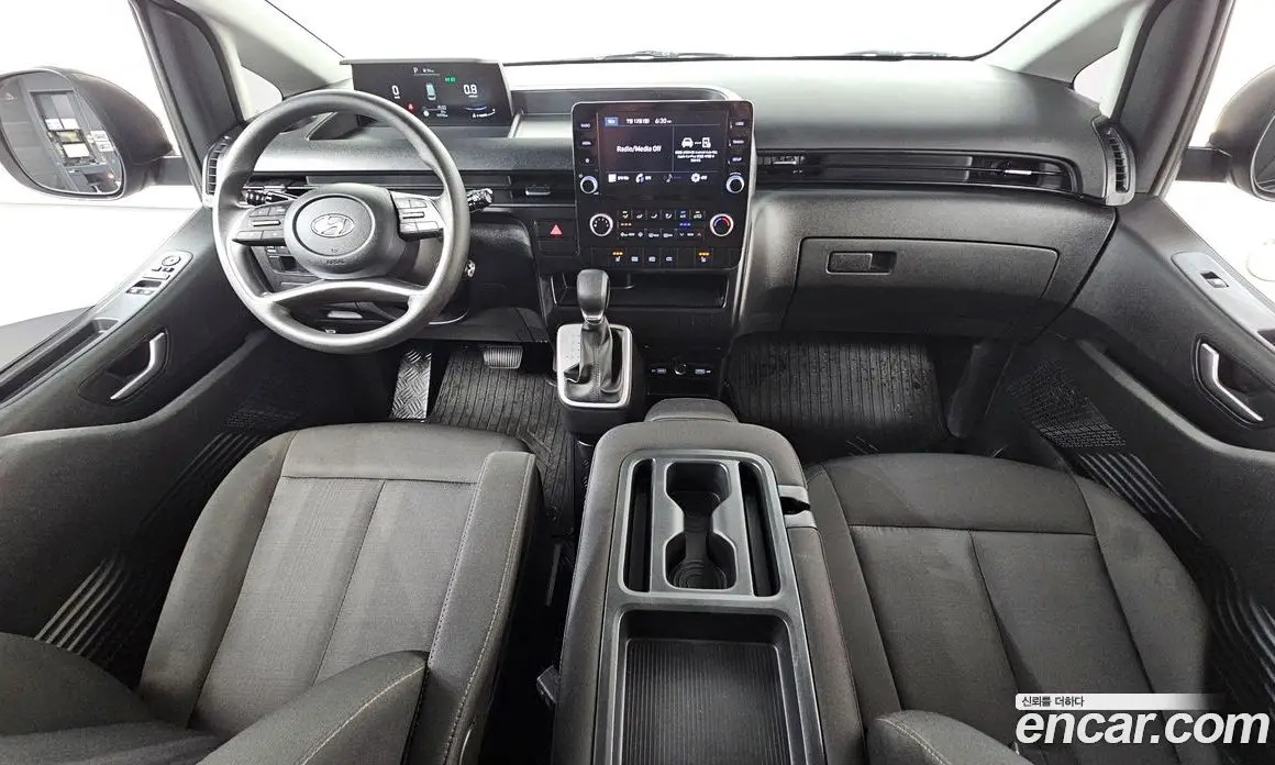 Hyundai Staria 2022 2.2 автомат (гидро), фото 10
