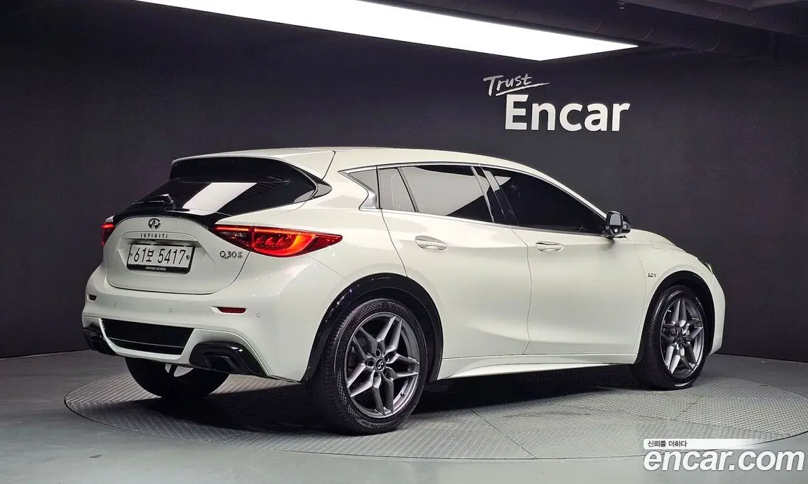 Infiniti Q30 2017 2.0 автомат (гидро), фото 2 Infiniti Q30 2017 2.0 автомат (гидро), фото 2