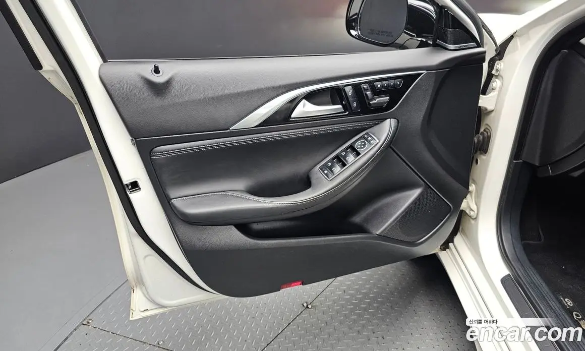 Infiniti Q30 2017 2.0 автомат (гидро), фото 14 Infiniti Q30 2017 2.0 автомат (гидро), фото 14