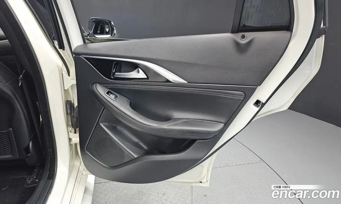 Infiniti Q30 2017 2.0 автомат (гидро), фото 15 Infiniti Q30 2017 2.0 автомат (гидро), фото 15