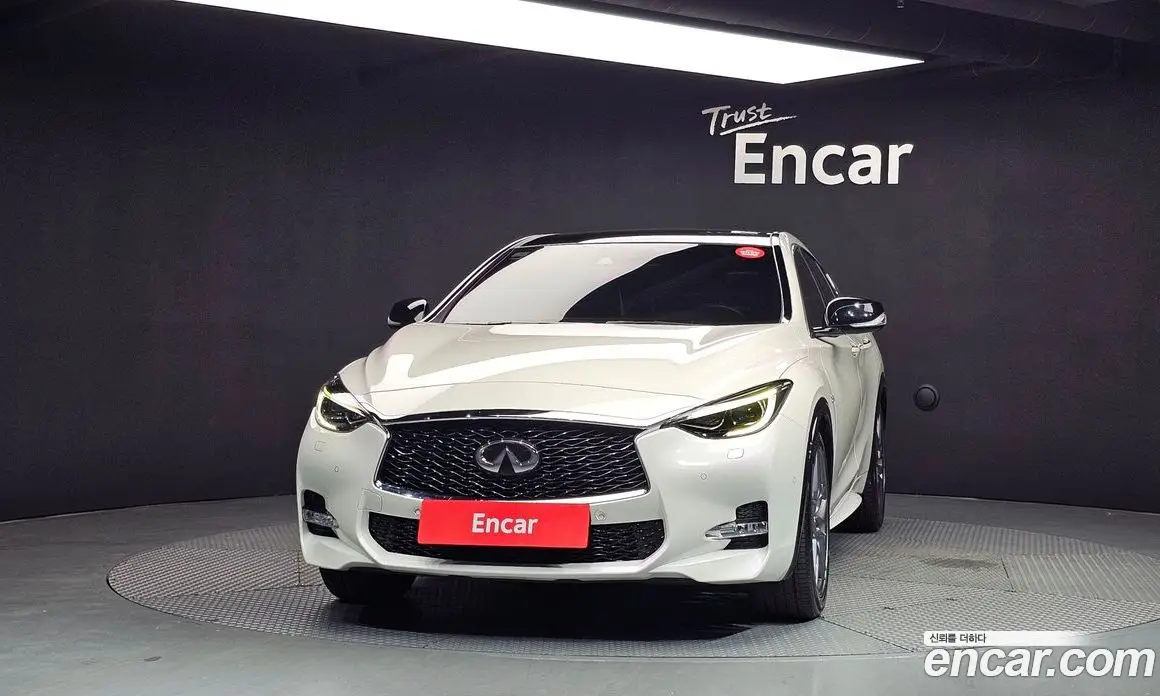 Infiniti Q30 2017 2.0 автомат (гидро), фото 3 Infiniti Q30 2017 2.0 автомат (гидро), фото 3