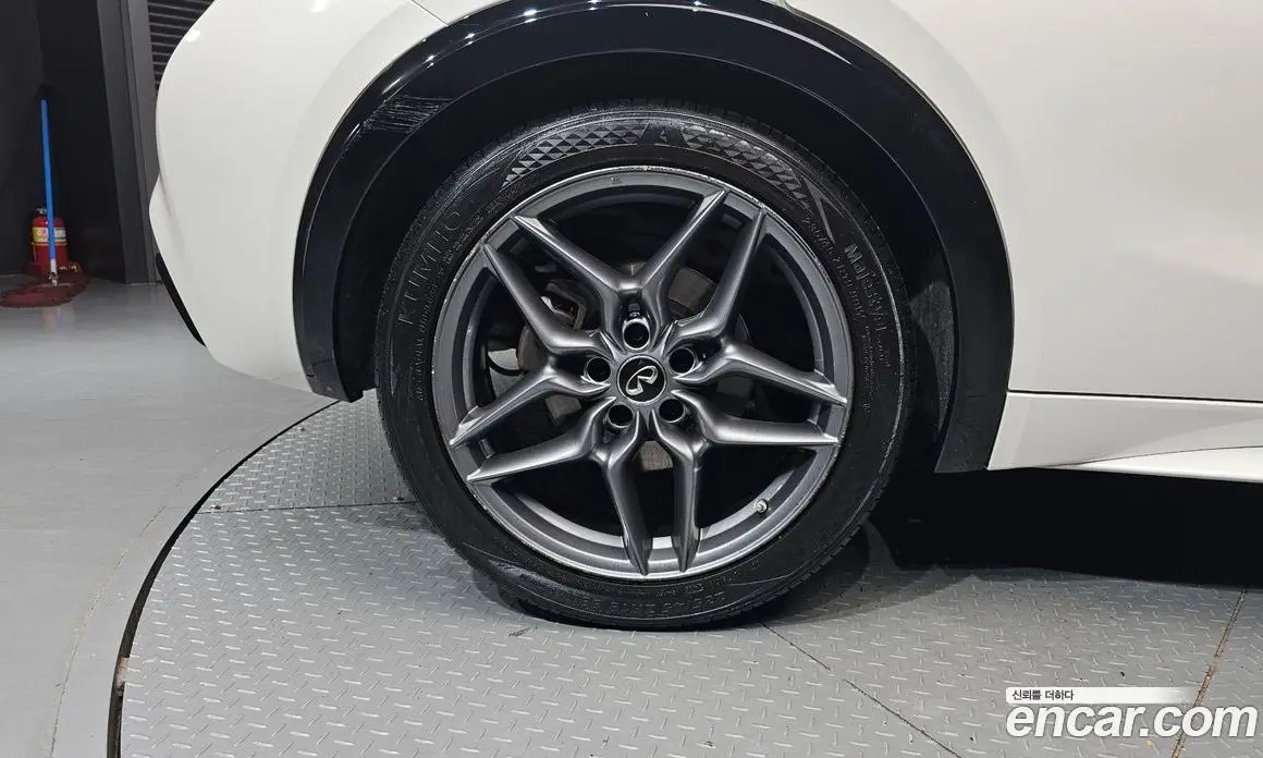 Infiniti Q30 2017 2.0 автомат (гидро), фото 5 Infiniti Q30 2017 2.0 автомат (гидро), фото 5