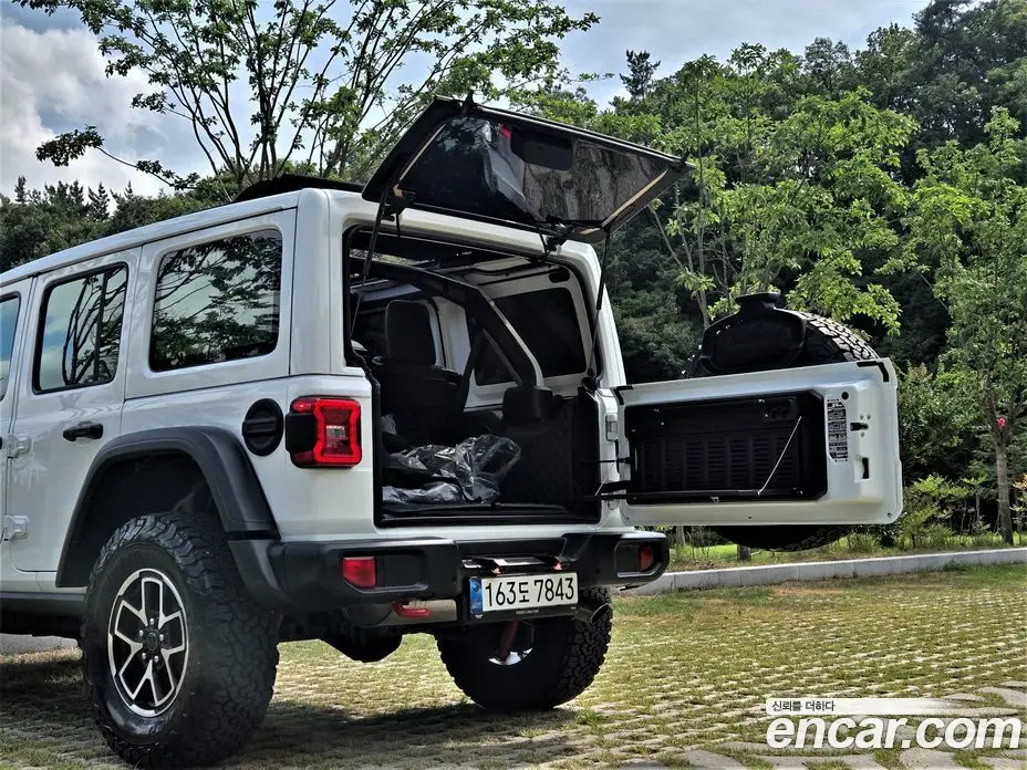 Jeep Wrangler 2025 2.0 автомат (гидро), фото 20 Jeep Wrangler 2025 2.0 автомат (гидро), фото 20