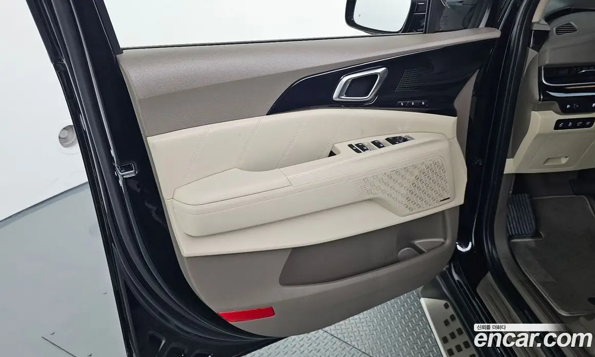 Kia Carnival 2025 1.6 автомат (гидро), фото 25