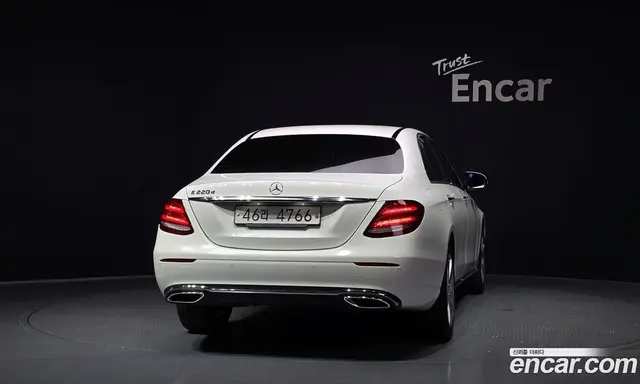 Mercedes-Benz E-Class 2017 1.9 автомат (гидро), миниатюра 4 Mercedes-Benz E-Class 2017 1.9 автомат (гидро), миниатюра 4