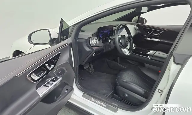 Mercedes-Benz EQE 2023 0.3 автомат (гидро), миниатюра 12