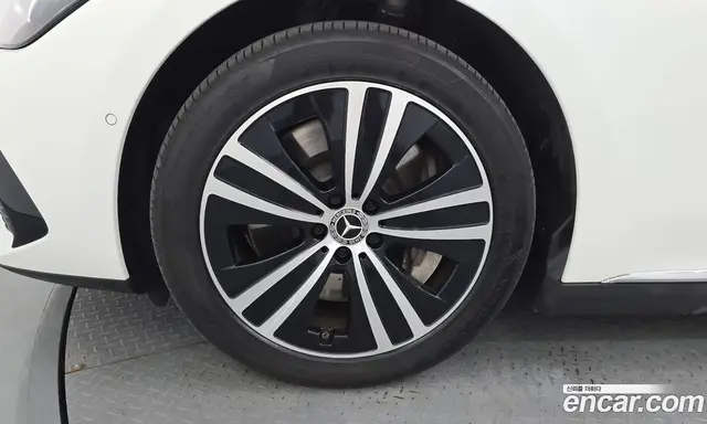 Mercedes-Benz EQE 2023 0.3 автомат (гидро), миниатюра 4