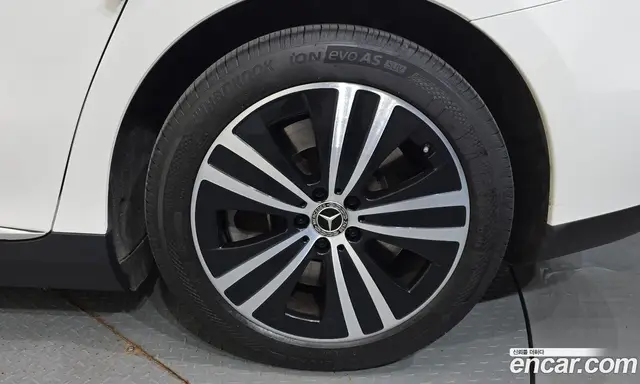 Mercedes-Benz EQE 2023 0.3 автомат (гидро), миниатюра 6
