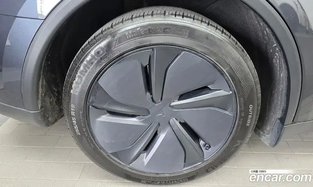 Tesla Model Y 2025 0.2 автомат (гидро), миниатюра 5