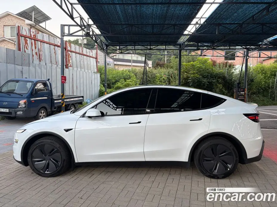 Tesla Model Y 2026 автомат (гидро), фото 1 Tesla Model Y 2026 автомат (гидро), фото 1