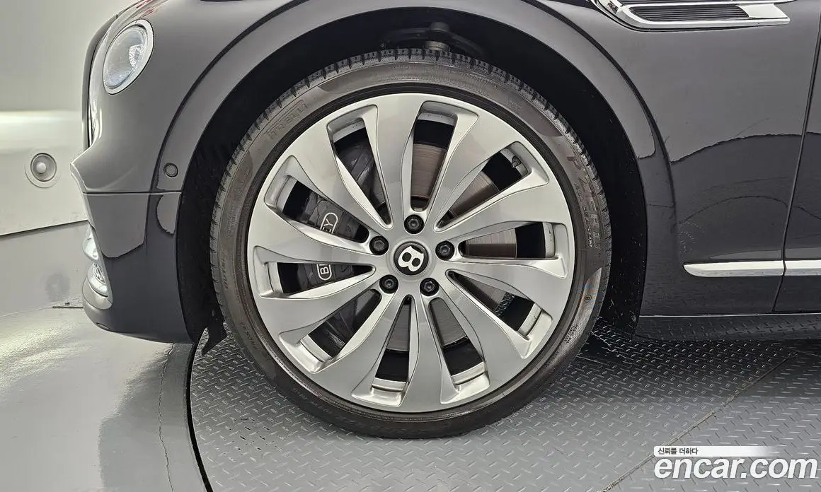 Bentley Flying Spur 2022 4.0 автомат (гидро), фото 4