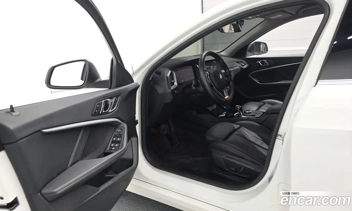 BMW 1 серия 2021 2.0 автомат (гидро), фото 12