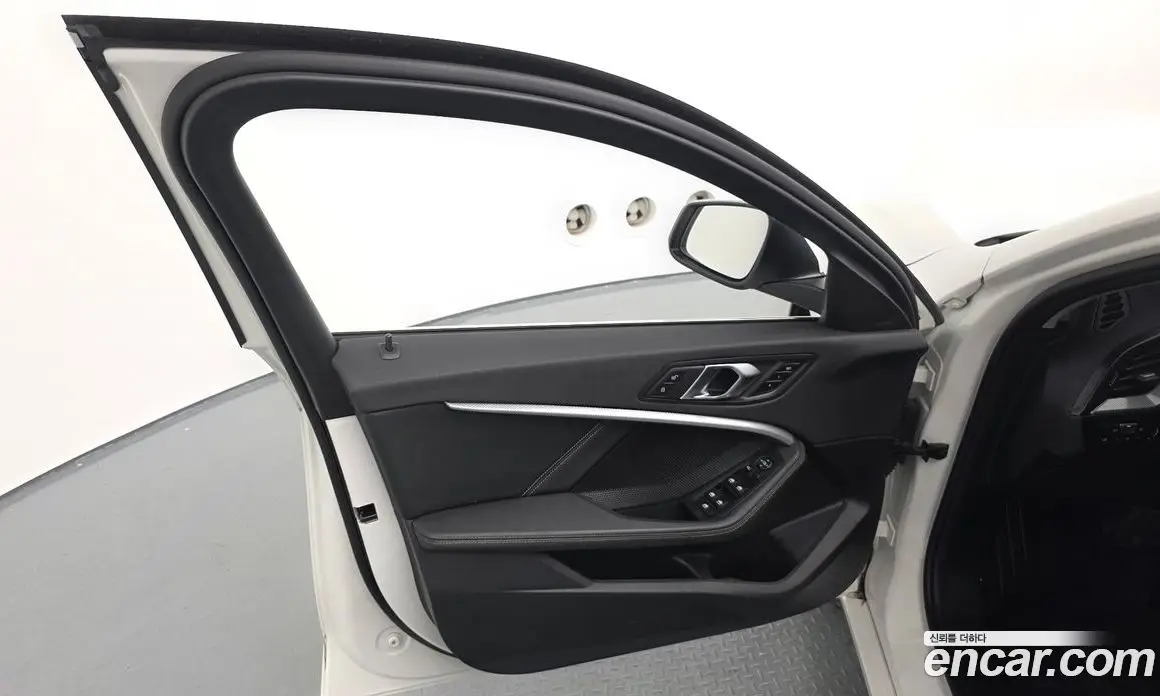 BMW 1 серия 2021 2.0 автомат (гидро), фото 13