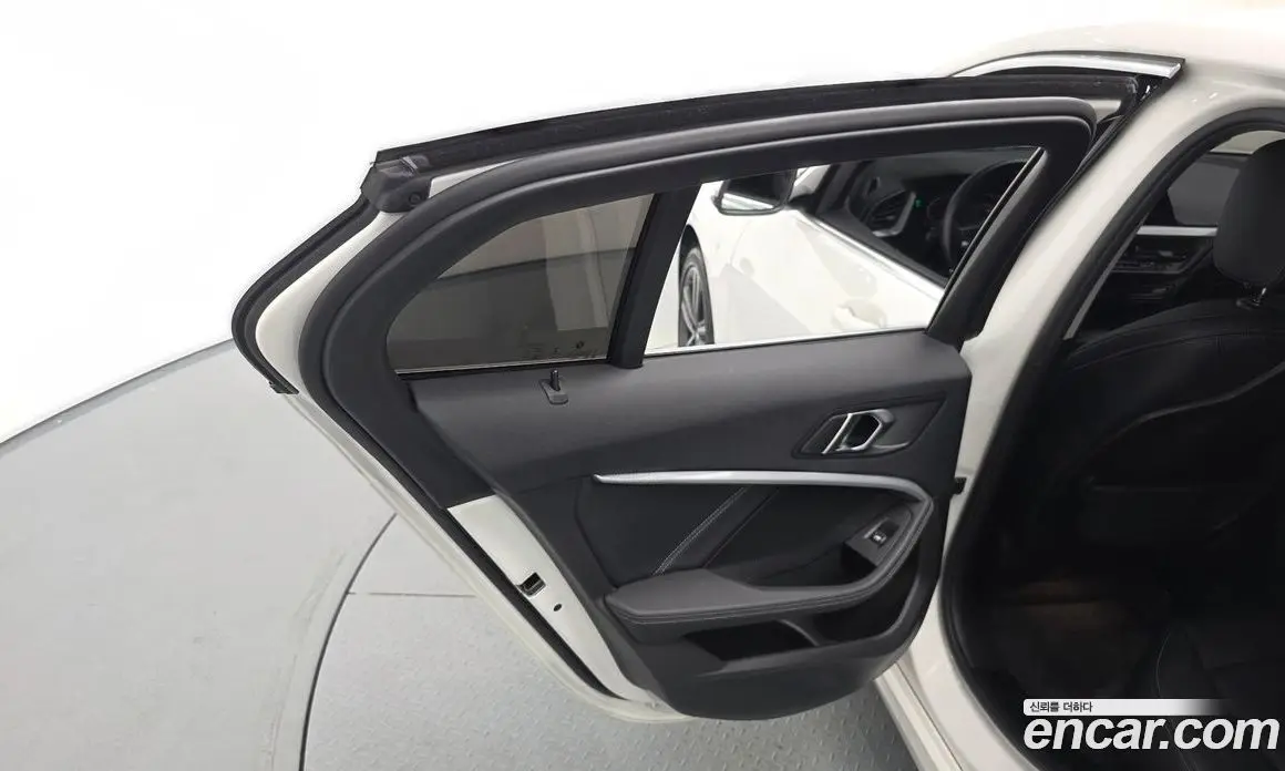 BMW 1 серия 2021 2.0 автомат (гидро), фото 14