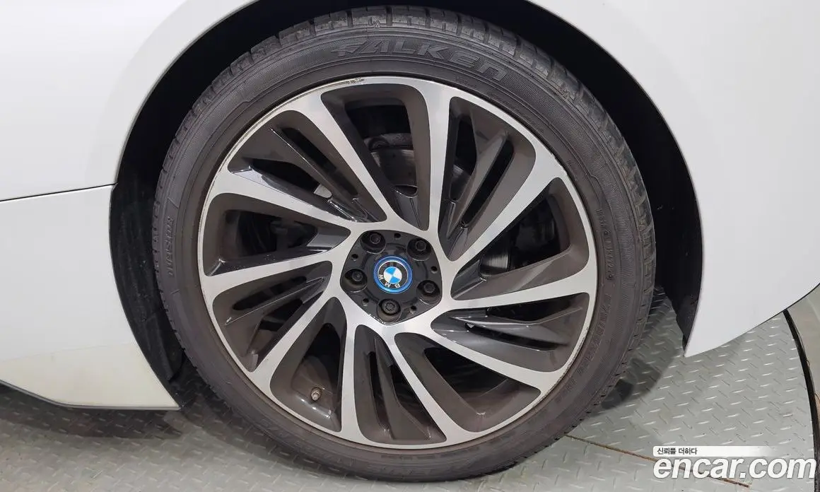 BMW i8 2016 1.5 автомат (гидро), фото 6 BMW i8 2016 1.5 автомат (гидро), фото 6
