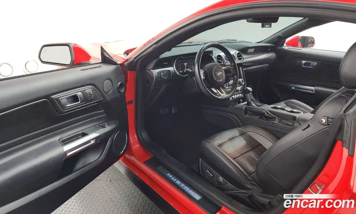 Ford Mustang 2019 2.3 автомат (гидро), фото 13