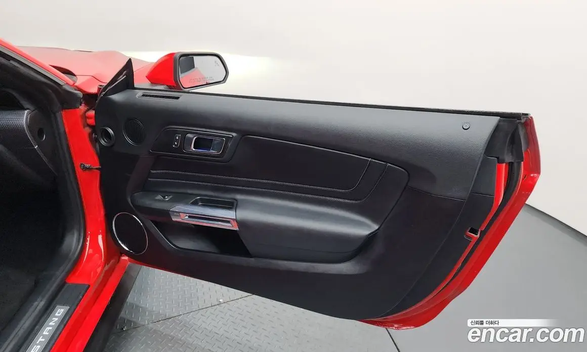 Ford Mustang 2019 2.3 автомат (гидро), фото 14