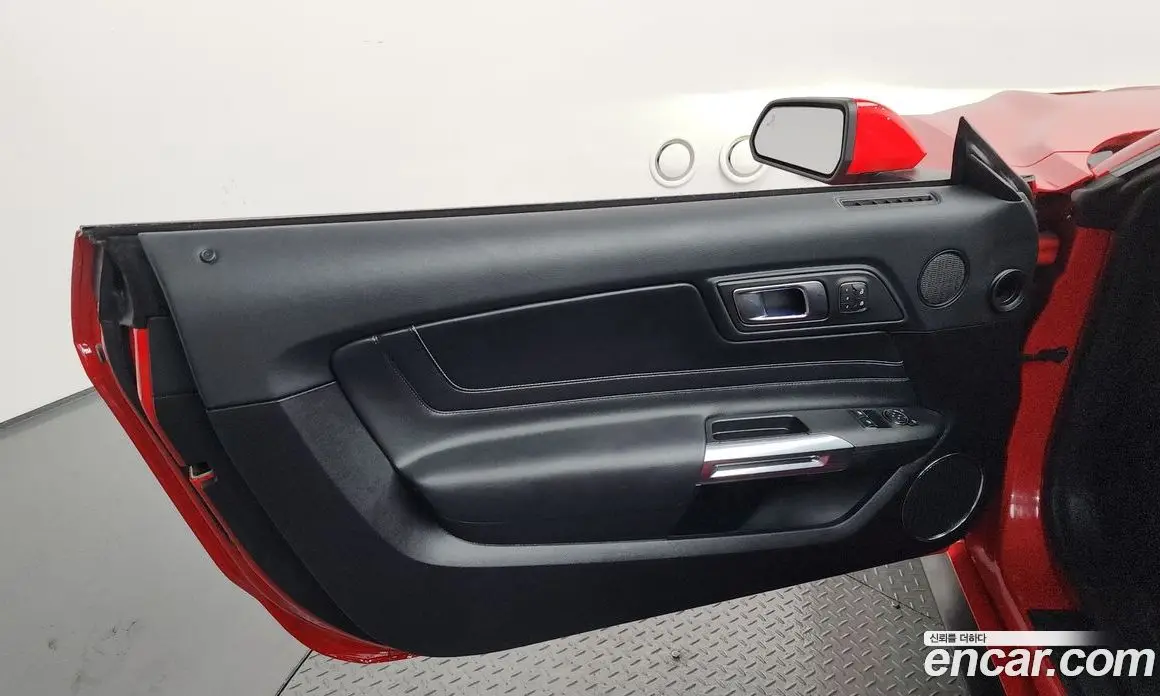 Ford Mustang 2019 2.3 автомат (гидро), фото 15