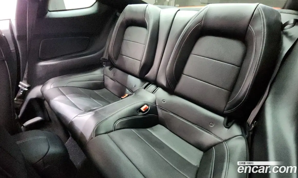 Ford Mustang 2019 2.3 автомат (гидро), фото 17